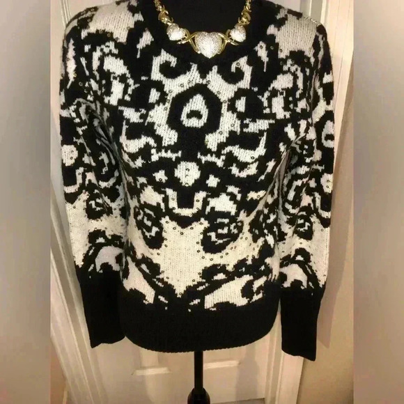 VENUS  Women’s size Small - Picture 3 of 13